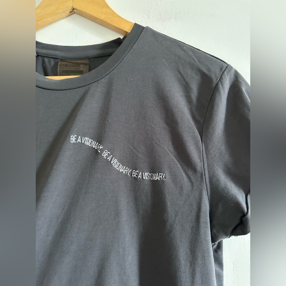 Gymshark Charcoal Gray ‘Be A Visionary’ Embroidered Cropped Tee size Medium EUC - Picture 2 of 4